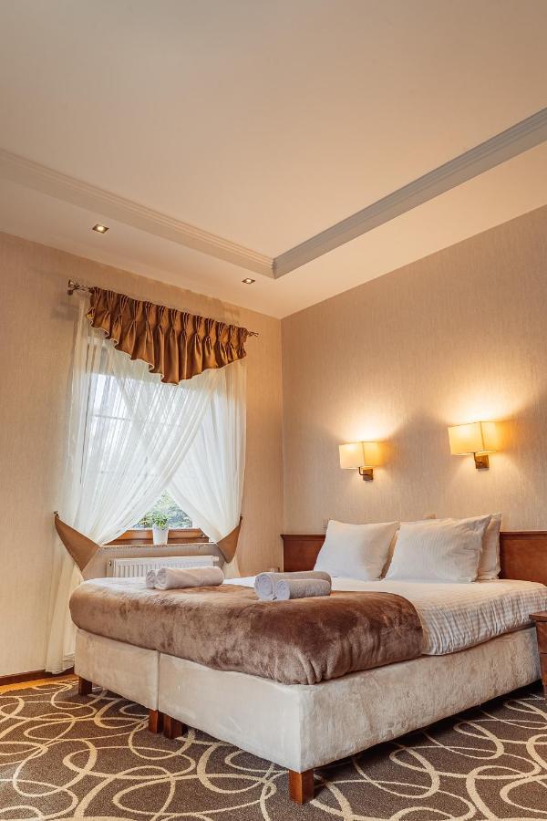 Hotel Dwor Choiny Kazimierówka Dış mekan fotoğraf