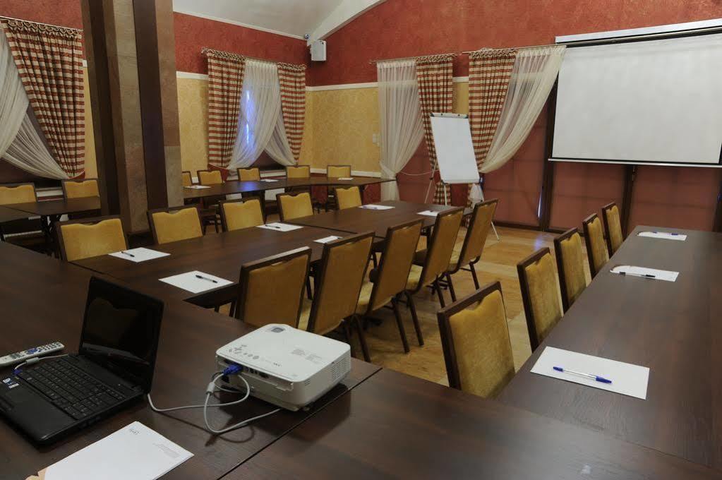 Hotel Dwor Choiny Kazimierówka Dış mekan fotoğraf