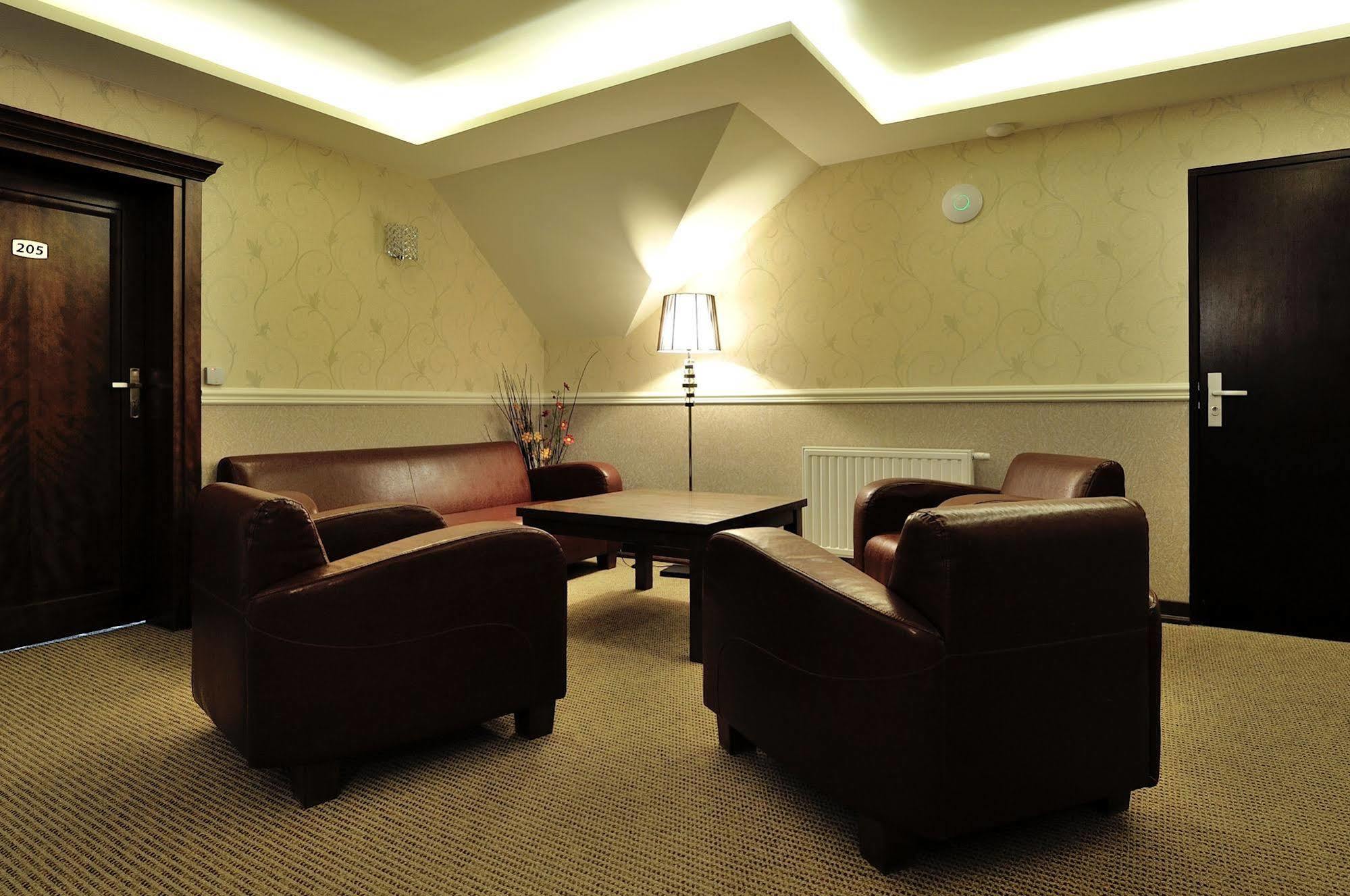 Hotel Dwor Choiny Kazimierówka Dış mekan fotoğraf