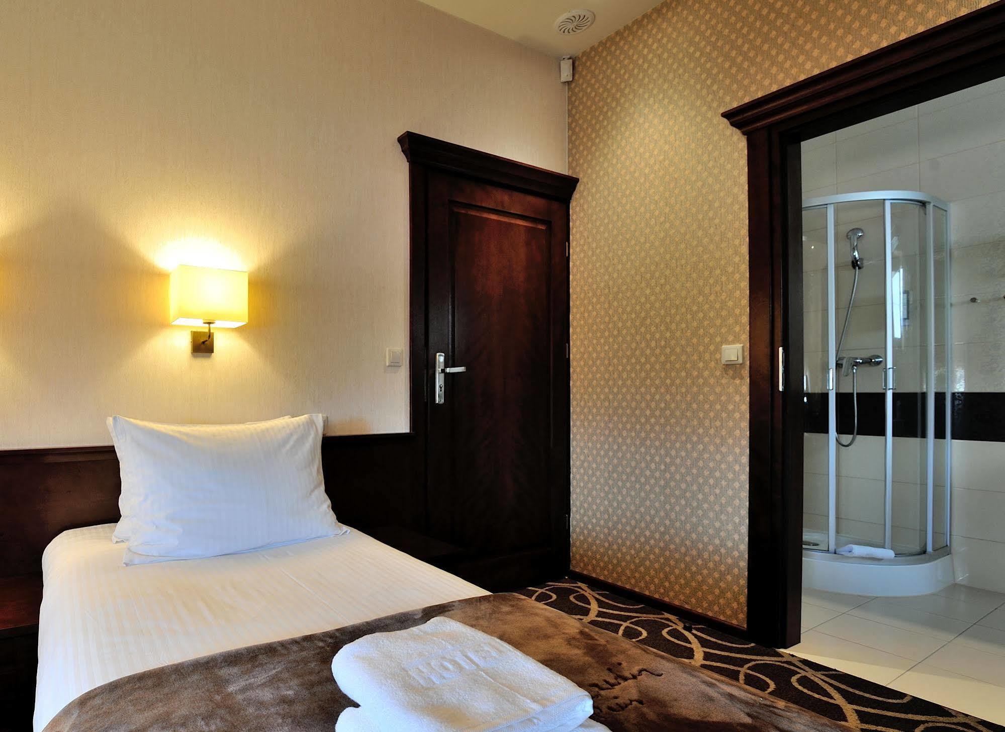 Hotel Dwor Choiny Kazimierówka Dış mekan fotoğraf