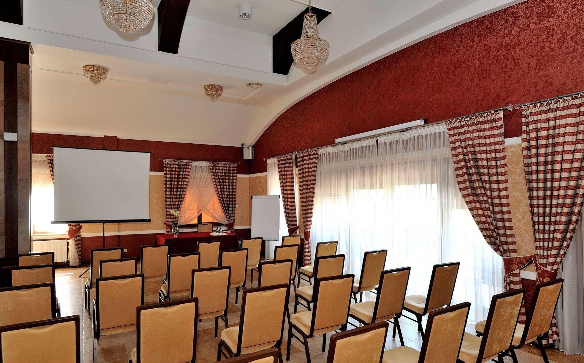 Hotel Dwor Choiny Kazimierówka Dış mekan fotoğraf