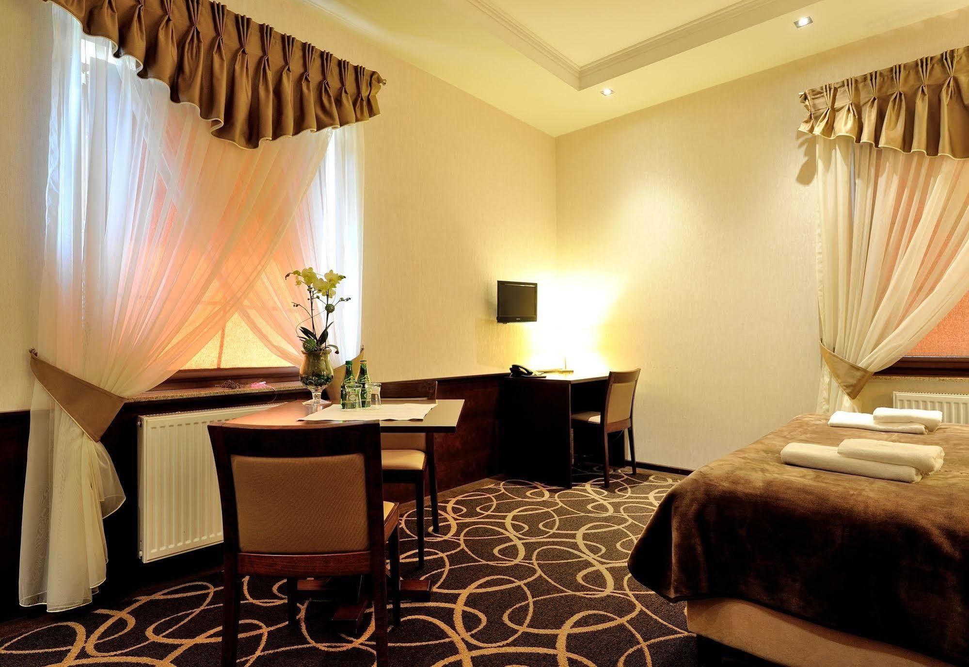 Hotel Dwor Choiny Kazimierówka Dış mekan fotoğraf
