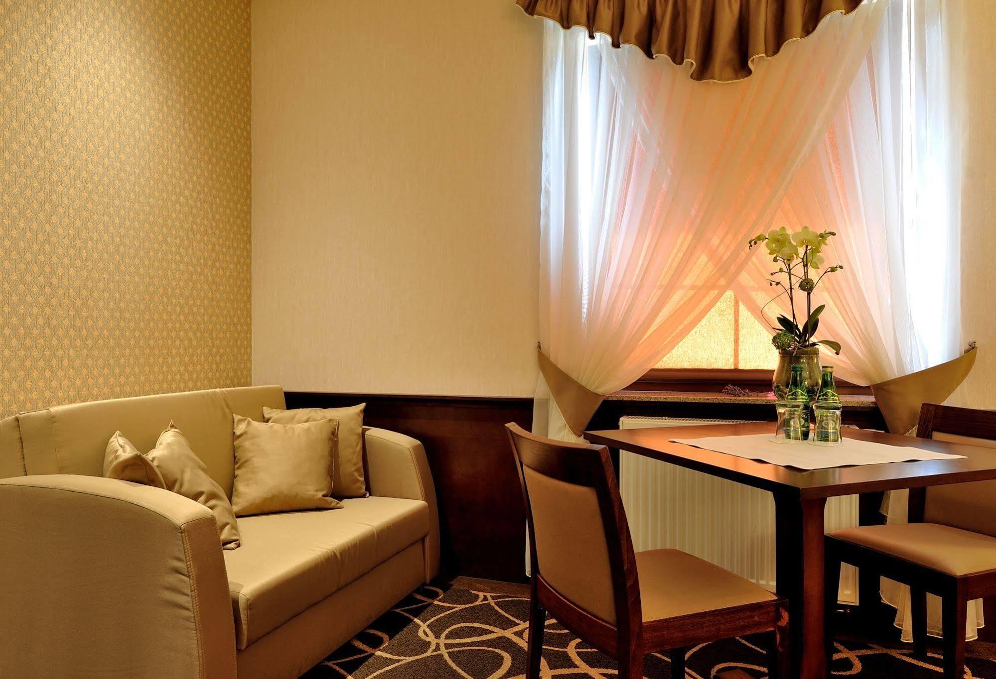 Hotel Dwor Choiny Kazimierówka Dış mekan fotoğraf
