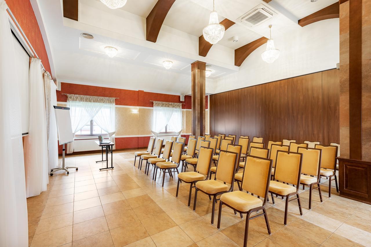 Hotel Dwor Choiny Kazimierówka Dış mekan fotoğraf